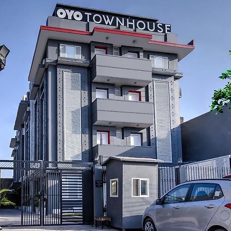 Hotel Oyo Townhouse 044 Sector 14 Gurugram Gurgaon Exterior foto