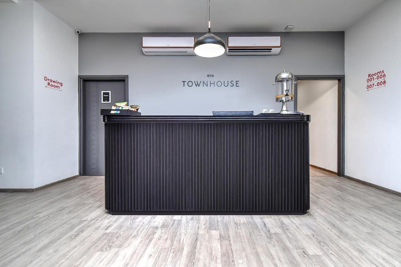 Hotel Oyo Townhouse 044 Sector 14 Gurugram Gurgaon Exterior foto