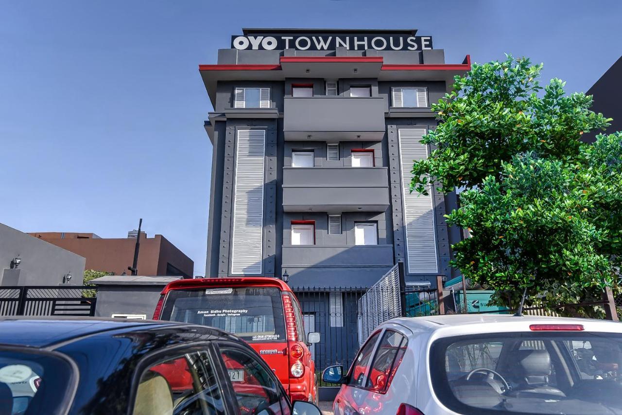 Hotel Oyo Townhouse 044 Sector 14 Gurugram Gurgaon Exterior foto