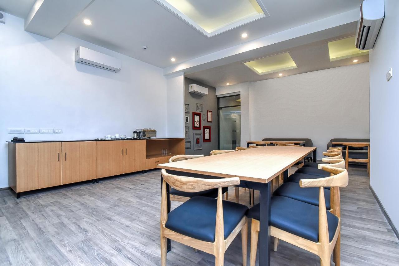 Hotel Oyo Townhouse 044 Sector 14 Gurugram Gurgaon Exterior foto